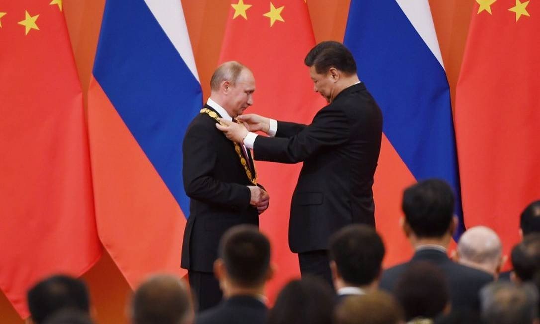 https://oglobo.globo.com/mundo/presidente-chines-concede-medalha-de-melhor-amigo-putin-22758596