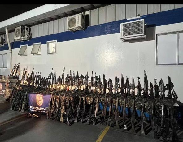 99 fuzis apreendidos Operação Contenção