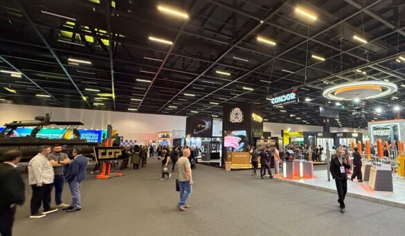 Corredor da feira de expositores do COP International no São Paulo Expo